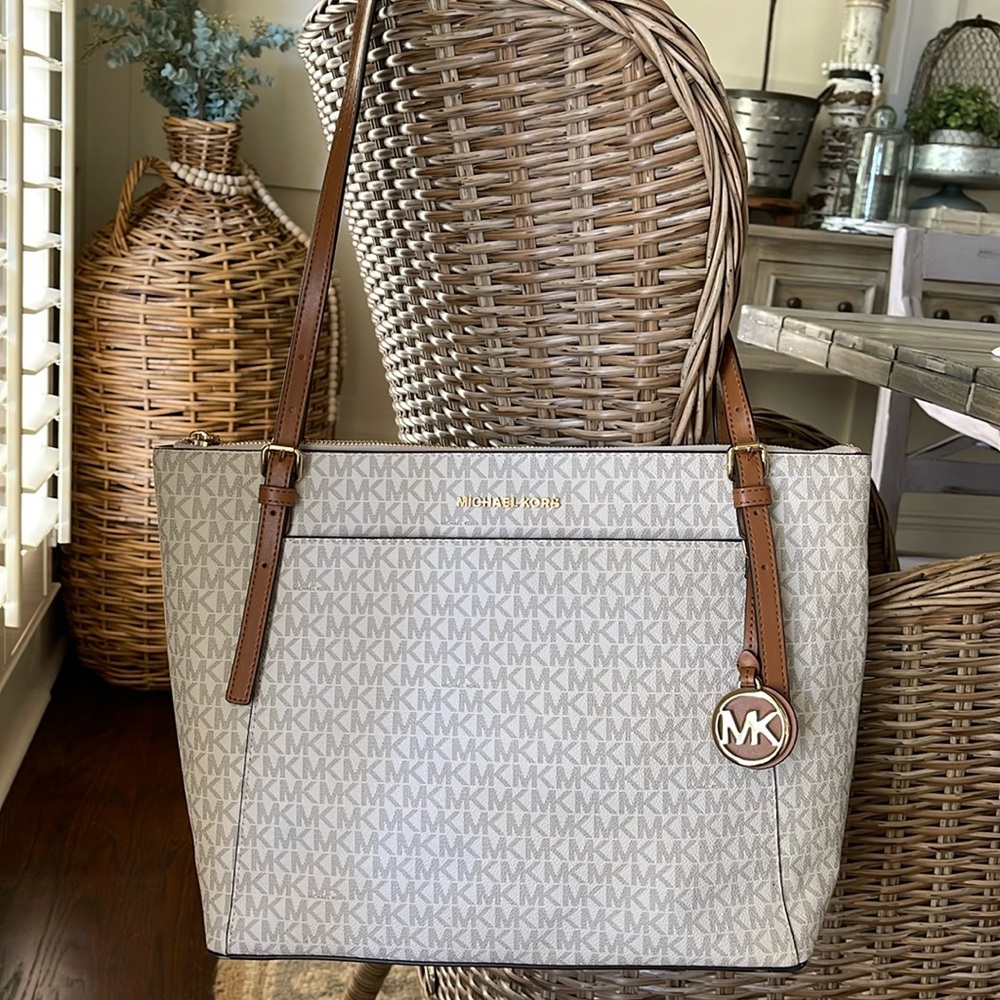 Michael Kors Voyager